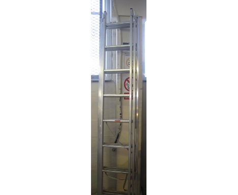 Large aluminium extending ladder. (B.P. 24% incl. VAT) 