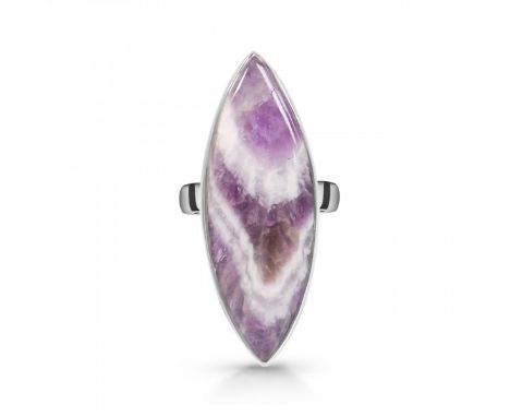 A 925 silver adjustable ring set with banded amethyst, L. 3.5cm.