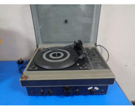 A Fidelity UA10S stereo turntable together with a Cambridge audio integrated amplifier. 