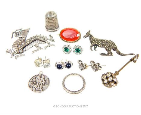 A collection of sterling silver and white metal items to include a Charles Horner, Chester silver thimble, a vintage, sterlin