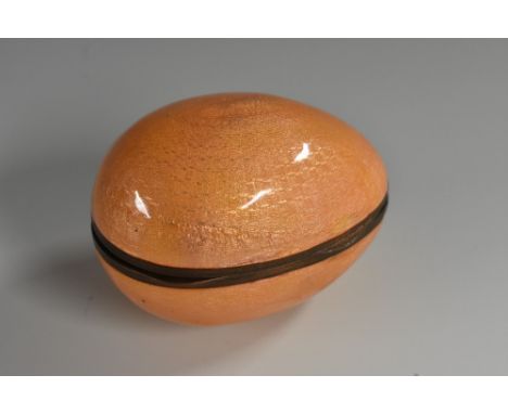 An enamel novelty egg shaped bonbonniere, hinged cover, 5.5cm long