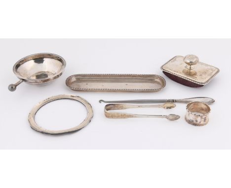 George V silver pen tray and silver mounted blotter with stylised foliate border, by Stokes & Ireland Ltd., Chester, 1913, ci