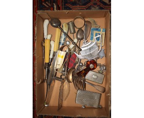 *Plated metalware, to include: a purse; a snuff box; asparagus tongs; napkin rings; carving knife; etc.