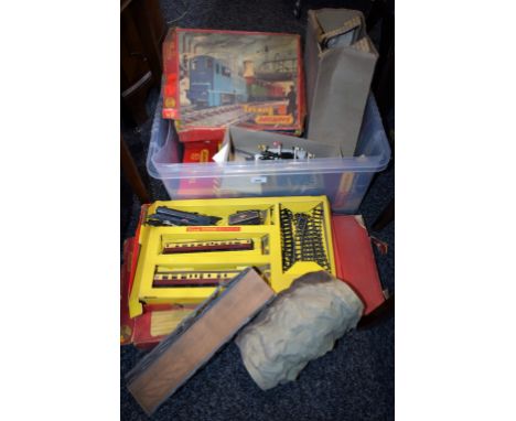 Triang Rovex - an extensive OO gauge train set inc RX43 Goods set, 0-4-0 clock work engine, BR blue livery, red wheels, other