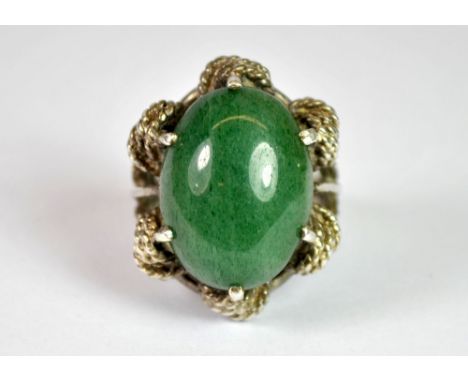 A 925 silver and jade ring (L.5).
