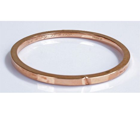 9 carat gold bangle, approximately 13 grams