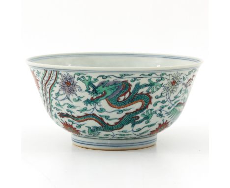 Depicting dragons and birds of paradise with flowers, Kangxi mark, 18 cm. in diameter.