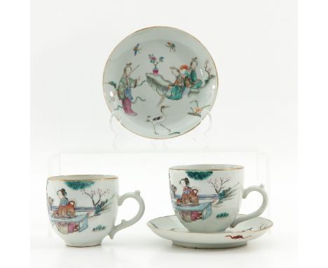 Depicting Chinese figures in garden with crane, saucer is 14 cm. in diameter.