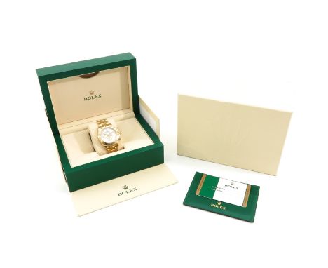 brand Rolex, Daytona, Oyster perpetual Superlative chronometer, with white dial, made in 18 KG, bought in 2016, with original