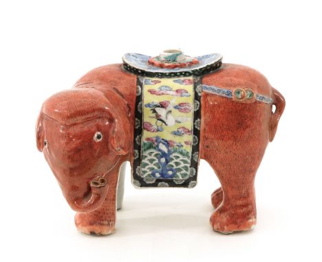Elephant sash decorated with birds in Famille Rose enamles, 18 cm. tall.