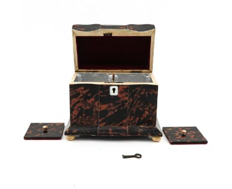 Inlaid with mother-of-pearl, height 18 cm., this lot will not be shipped outside the EU