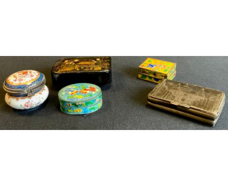 A late Qing dynasty Japanese lacquered papier-mache snuff box;  others enamelled;  pewter;  Samson armorial topped porcelain 