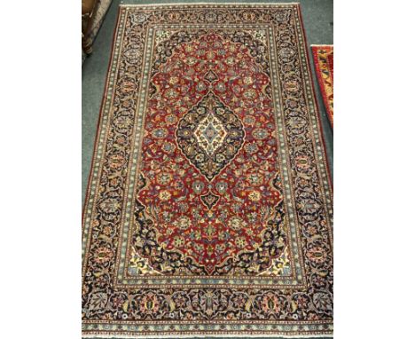 A central Persian Kashan carpet, hand-knotted, 330cm x 200cm 