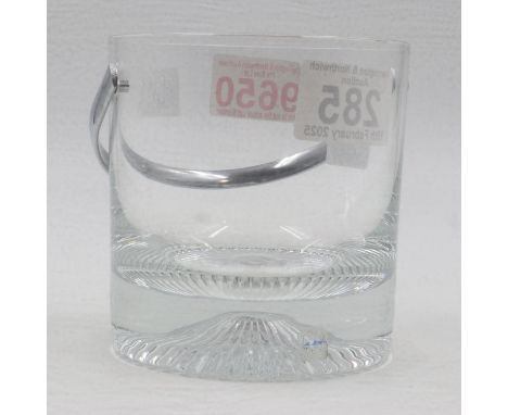 Swedish handmade 1970s Calypso Crystal glass ice pale by Vicke Lindstrand for Kosta, fitted metal handle, with original stick
