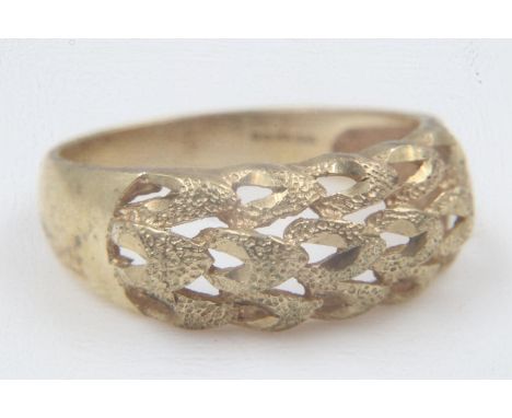 9ct gold pierced ring with textured effect, size S, 2.9g. UK P&amp;P Group 0 (£6+VAT for the first lot and £1+VAT for subsequ