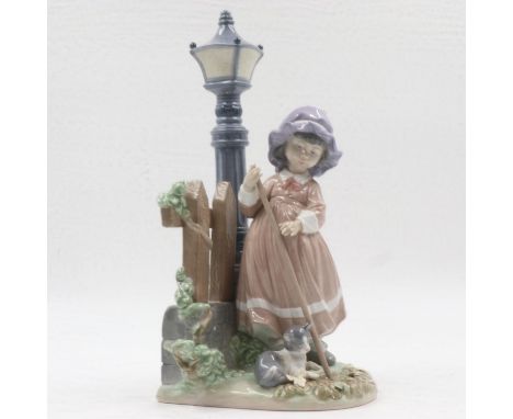 Lladro girl with lamp, slight petal lost, H: 32 cm. UK P&amp;P Group 2 (£20+VAT for the first lot and £4+VAT for subsequent l