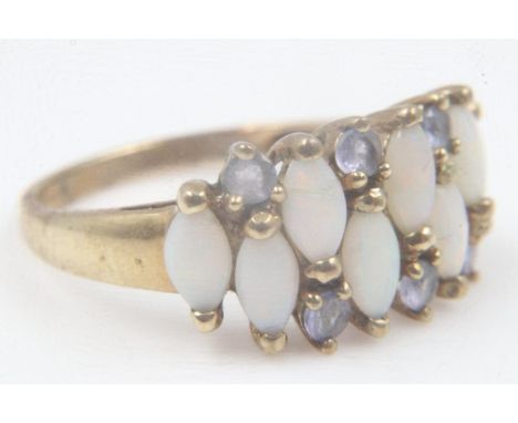 9ct gold opal and quartz set ring, size S, 3.2g. UK P&amp;P Group 0 (£6+VAT for the first lot and £1+VAT for subsequent lots)