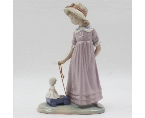 Lladro mother and child figurine, no cracks or chips, H: 27 cm. UK P&amp;P Group 2 (£20+VAT for the first lot and £4+VAT for 