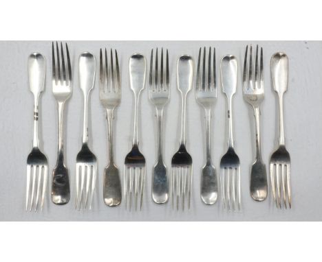 Ten Georgian and Victorian hallmarked silver forks, mixed makers and assays, combined 490g. UK P&amp;P Group 2 (£20+VAT for t