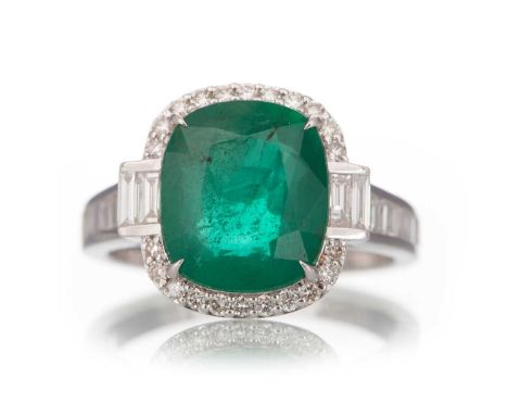 CERTIFICATED EMERALD AND DIAMOND RING set with an emerald of approximately 4.28 carats, within a halo of diamonds and on diam