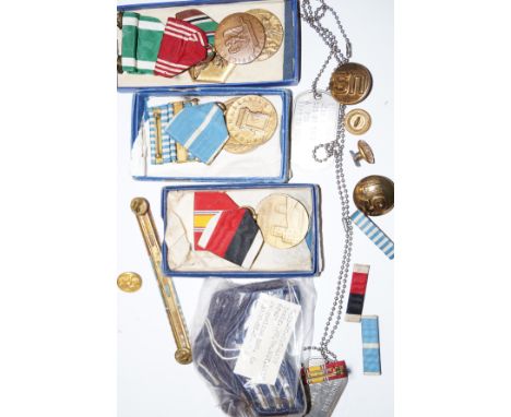 Collection of WW2 medals and badges (American)
