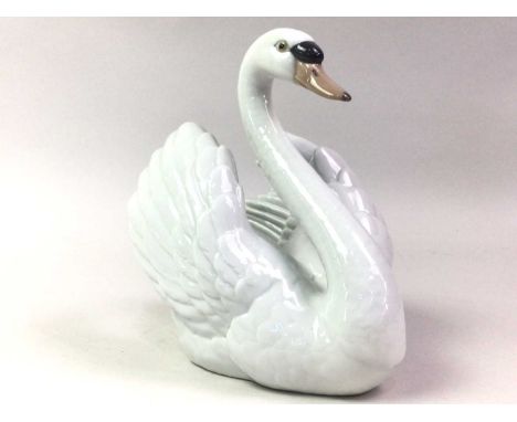 LLADRO FIGURE OF A SWAN, AND OTHER CERAMICS  including a smaller model of a swan and three Danish animal figuresQty: 5