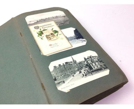GROUP OF POSTCARDS, including landscapes and architectural scenesQty: 4 albums 