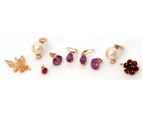 Mixed Lot: two pairs of 14K stamped amethyst earrings, a single garnet cluster earring in a 750 stamped mount, a 14K marked e