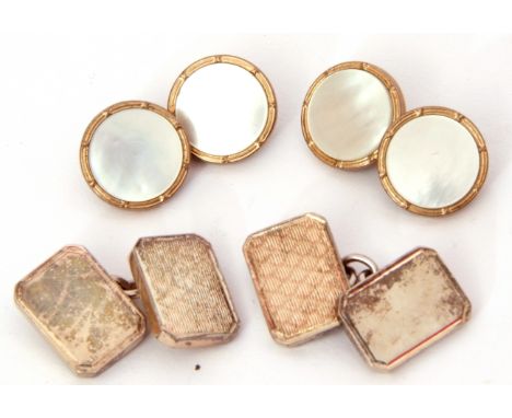 Mixed Lot: Pair of 925 cuff links of rectangular shape with engine turned decoration and chain connectors, together with a pa