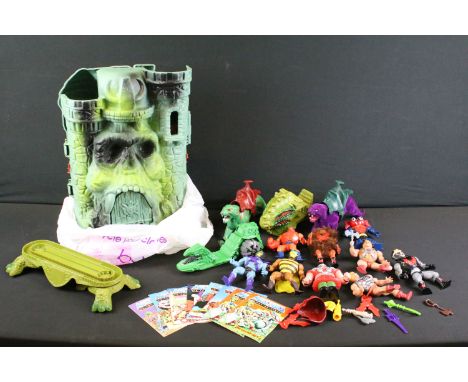 Masters of the Universe - Collection of original Mattel MOTU figures and accessories to include Castle Greyskull, He Man, Cla