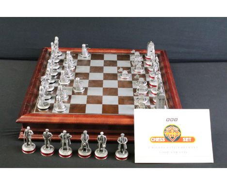 Doctor Who - Danbury Mint Doctor Who 'A Mighty Battle Between Good And Evil' Chess Set, complete with 38 pewter playing piece