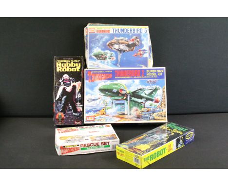 Five space / Sci-Fi related plastic model kits to include 2 x Polar Lights (sealed The Robot Lost in Space &amp; Forbidden Pl