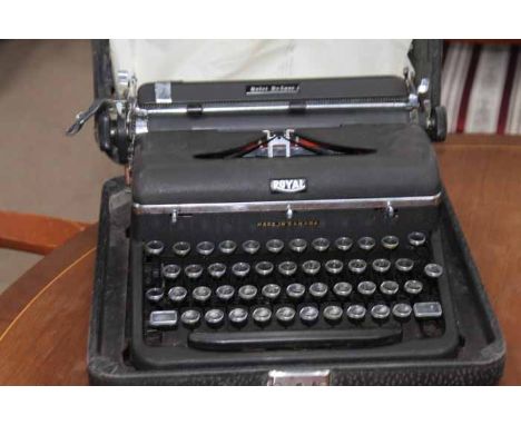 VINTAGE ROYAL TYPE WRITER