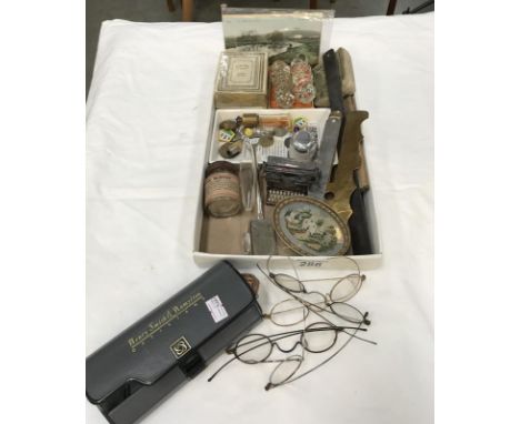 A box of miscellaneous collectables including WW1 brass button cleaners, vintage spectacles, playing cards, rulers etc.
