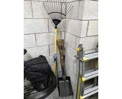 A quantity of garden tools