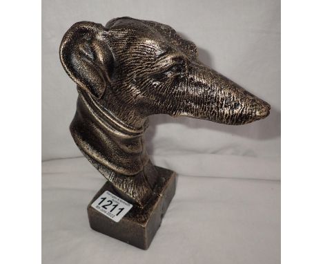 Cast iron greyhound Bust, H: 22 cm. P&amp;P Group 2 (£18+VAT for the first lot and £3+VAT for subsequent lots) 