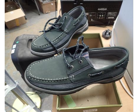 Pair of new mans hotter shoes size 8.5 UK. P&amp;P Group 1 (£14+VAT for the first lot and £1+VAT for subsequent lots) 
