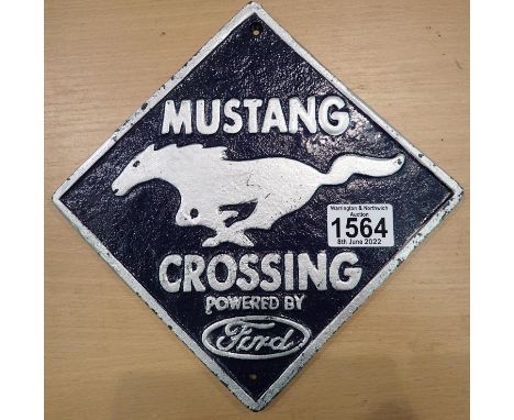 Cast iron ford mustang sign, L: 18 cm. P&amp;P Group 2 (£18+VAT for the first lot and £3+VAT for subsequent lots) 