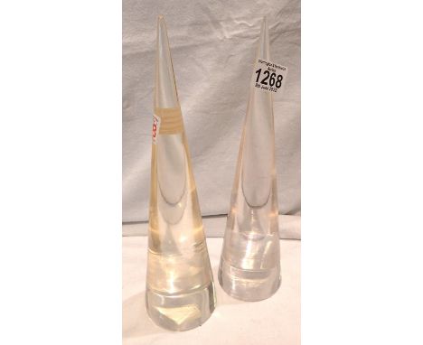Two glass cones, H: 30 cm. P&amp;P Group 1 (£14+VAT for the first lot and £1+VAT for subsequent lots) 