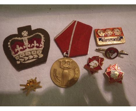 Soviet Union medal and badges and other enamel badges. P&amp;P Group 1 (£14+VAT for the first lot and £1+VAT for subsequent l