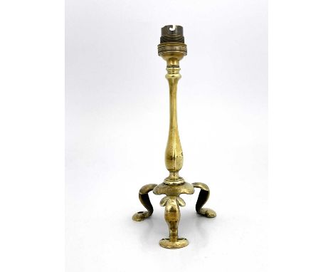 An Arts and Crafts brass Pullman type lamp, circa 1900, hexagonal section baluster form on a cabriole legged trefid base, 21c