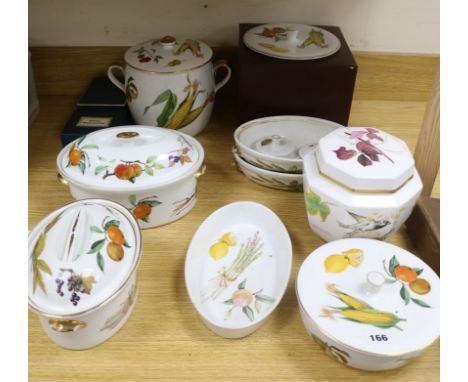 A quantity of Royal Worcester Evesham dinnerware