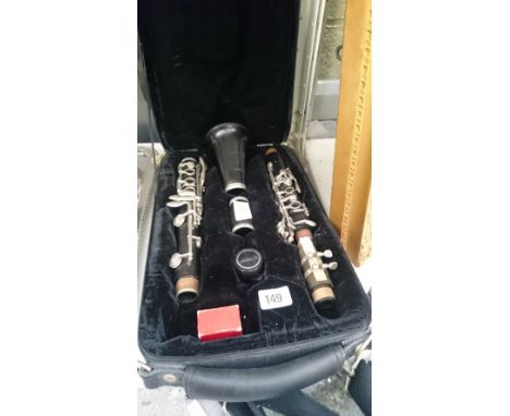 A Boosey And Hawkes Regent clarinet in carrying case.
(R20)