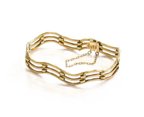 A Gate Link Bracelet, stamped '9CT', length 18.2cmGross weight 17.0 grams.