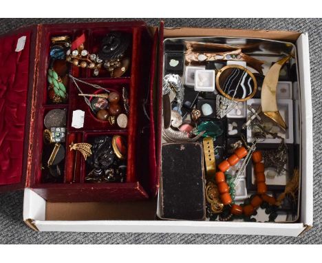 A Quantity of Costume Jewellery, including loose opals; opal fragments; various beaded necklaces including coral, aventurine 