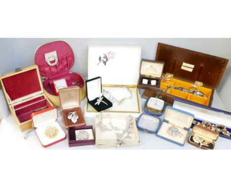 A collection of vintage costume jewellery including marcasite, a Jewelcraft Creations necklace, cufflinks, etc.