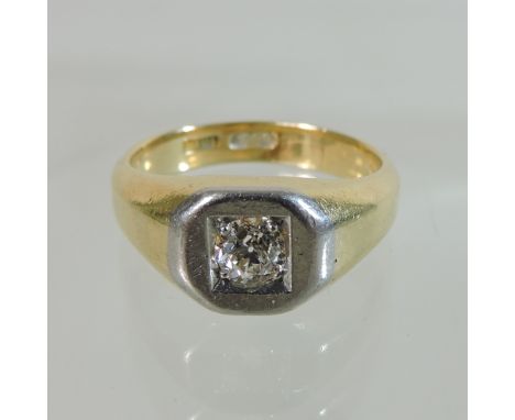 An 18 carat gold diamond gentleman's solitaire ring, approx. 0.5 carat, boxed