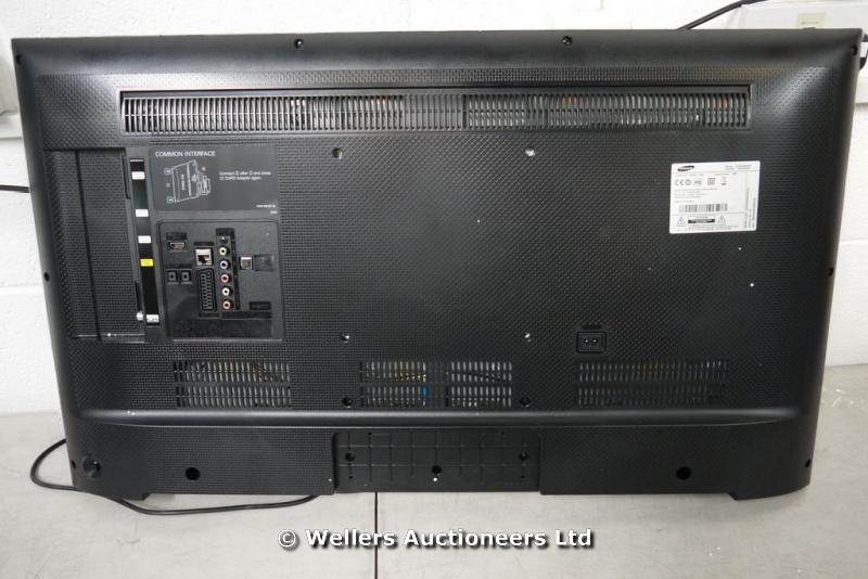 *"SAMSUNG UE40H5500AK 40" LCD SMART TV / POWERS UP / WITH PICTURE ...