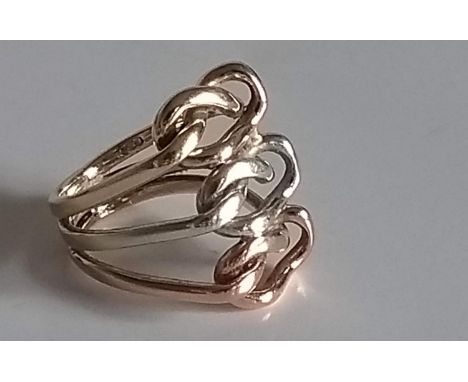 A contemporary tri-gold ring with knotted decoration, size K, hallmarked 9ct, 7.67g 