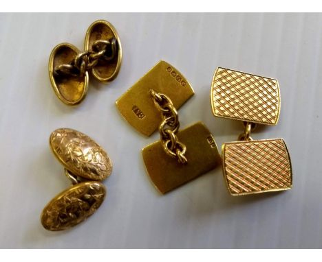 A pair of oblong 18ct yellow gold cufflinks with engine turned design, hallmarked, 10g and a pair of oval 9ct gold etched cuf